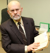 LŽS nario Tomo Raginos nuotraukoje: žurnalistas ir bibliofilas Ričardas Venckus sako: “Tegul mano karstą ne tik smėliu užpils, bet ir knygom uždengs...“ LŽS nario Tomo Raginos nuotraukoje: žurnalistas ir bibliofilas Ričardas Venckus sako: “Tegul mano karstą ne tik smėliu užpils, bet ir knygom uždengs...“